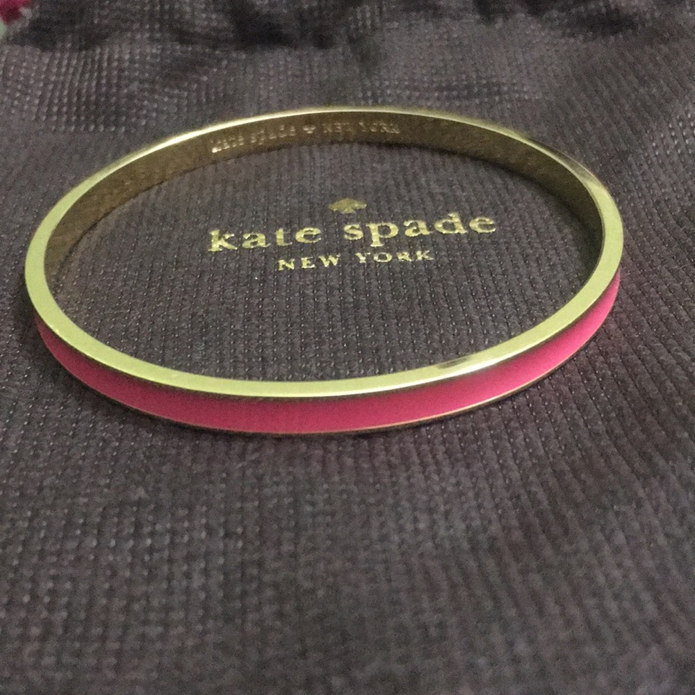 Bright pink bangle💕
